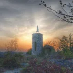 Tour de la Vierge au petit matin - Arbonne - Foret de Fontainebleau