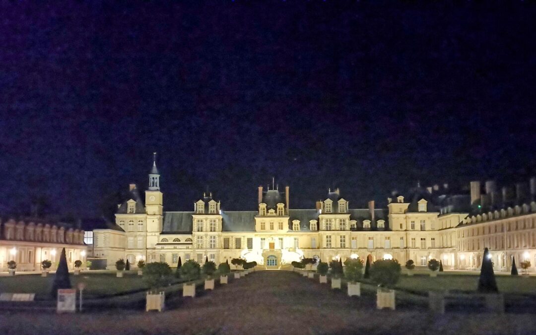 Chateau de Fontainebleau la nuit