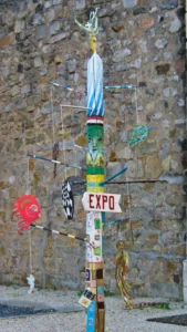 Totem à la Prison de Fontainebleau