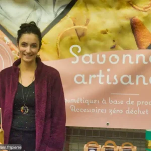 Delphine Bordier sur le stand Bulles de Lunain au marché de Noel de Vulaines-sur-Seine