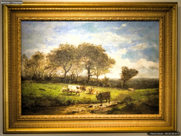 scène champêtre avec un troupeau de vaches paissant dans un pré. Le paysage est dépeint avec un réalisme bucolique, caractéristique de l’école de Barbizon. Les vaches sont réparties dans le champ, avec certaines qui s'approchent d'un point d'eau, évoquant un comportement naturel de ces animaux en pâturage. La scène est baignée dans une lumière douce qui semble provenir d’un ciel partiellement nuageux, avec des ouvertures permettant au soleil de percer et d'illuminer la verdure du champ. Les arbres sont représentés avec une grande attention aux détails de leurs feuillages, avec des variations de vert et de brun qui ajoutent à la sensation de profondeur et de vitalité de la scène. Les ombres projetées sur le sol renforcent la sensation de lumière naturelle et d'espace. Le ciel joue un rôle central dans la composition, avec des nuages qui sont à la fois détaillés et estompés, ce qui donne une impression de mouvement et de grandeur. La perspective est telle que l’œil est invité à voyager au-delà des vaches et des arbres vers les étendues plus lointaines du champ et du ciel.