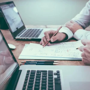 découvrez les différences clés entre un spécialiste et un expert seo. apprenez comment chacun d'eux contribue à l'optimisation des moteurs de recherche et trouvez celui qui correspond le mieux à vos besoins en marketing digital.
