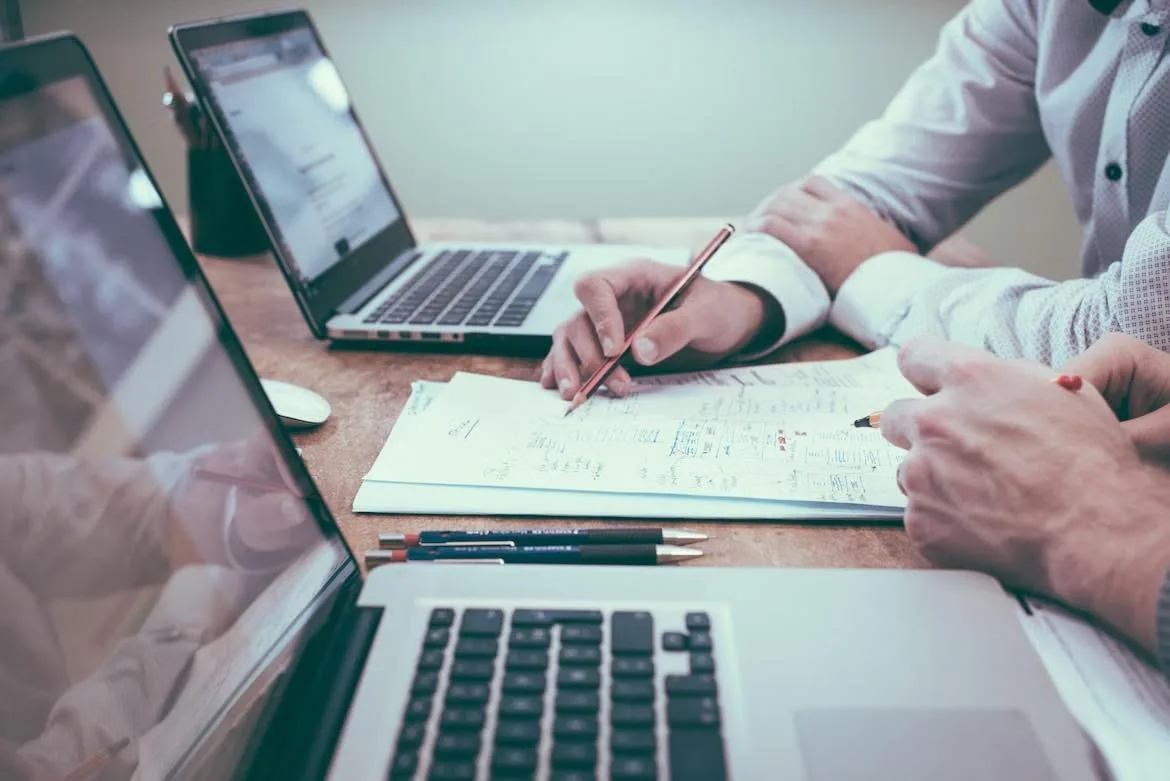 découvrez les différences clés entre un spécialiste et un expert seo. apprenez comment chacun d'eux contribue à l'optimisation des moteurs de recherche et trouvez celui qui correspond le mieux à vos besoins en marketing digital.