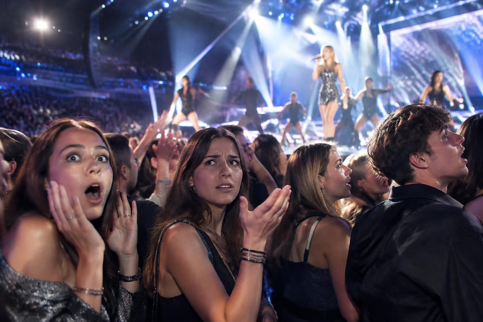 aux nrj music awards, une prestation suscite de vives réactions chez les fans de la star academy, qui la qualifient de « désastre ».