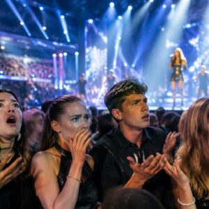 la prestation aux nrj music awards fait vivement réagir les fans de la star academy, qui la qualifient de « désastre » sur les réseaux sociaux.